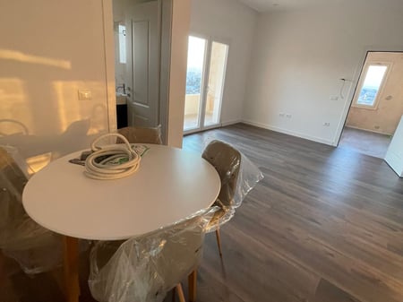 Si affittasi appartamenti 1+1 non arredati con pagamento in una villa di 5 piani in fase di ristrutturazione.