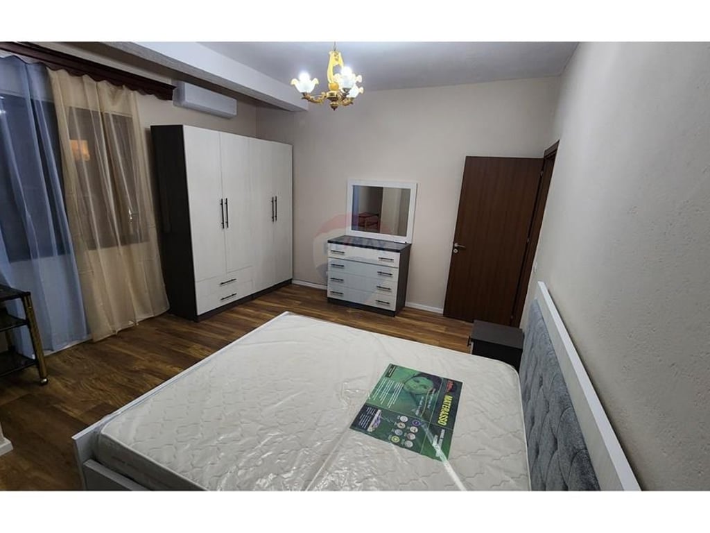 A 2+1 apartment is available in Myslym Shyr.