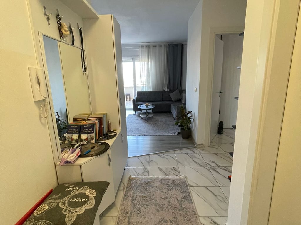 SHITET APARTAMENT  2+1+ VERANDE, ISH DOGANA, TIRANE