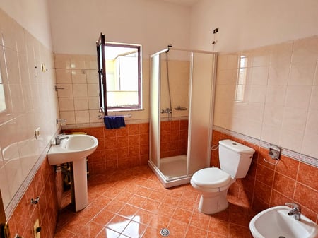 JEPET ME QERA SUPER APARTAMENT 1+1 AFER KAZAZIT DURRES