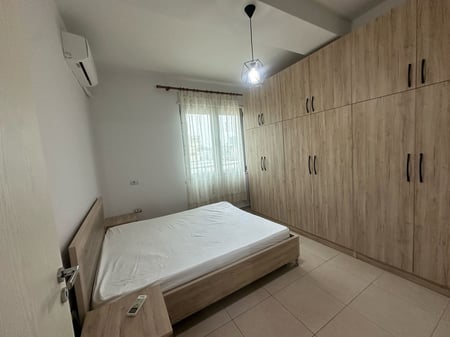 Affittasi appartamento 1+1 a Siri Kodra.