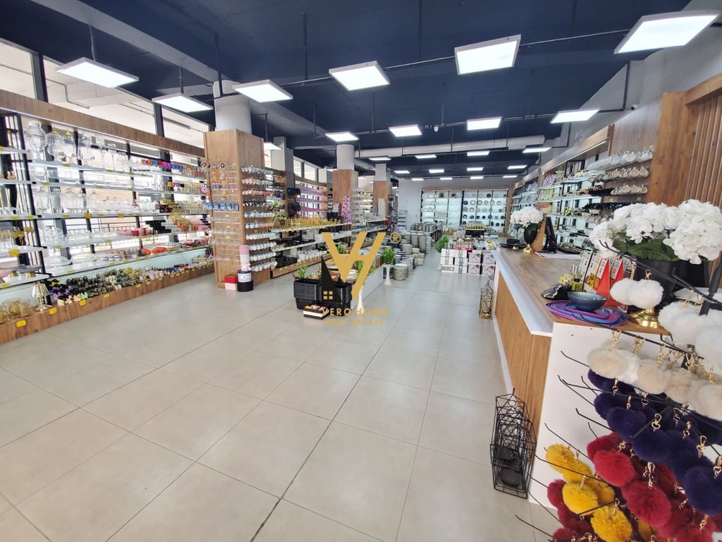 SHITET AMBIENT KOMERCIAL 413 M2 TE KOMUNA E PARISIT 1.600.000 EURO