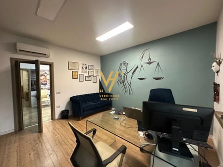 JEPET ZYRE 105 M2 ME QERA NE BLLOK 1.200 EURO