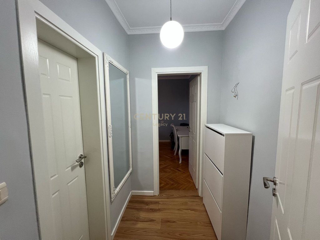 Jepet Apartament 1+1 me qira tek Rr Fortuzi Qender Tirane 500 € /Muaj