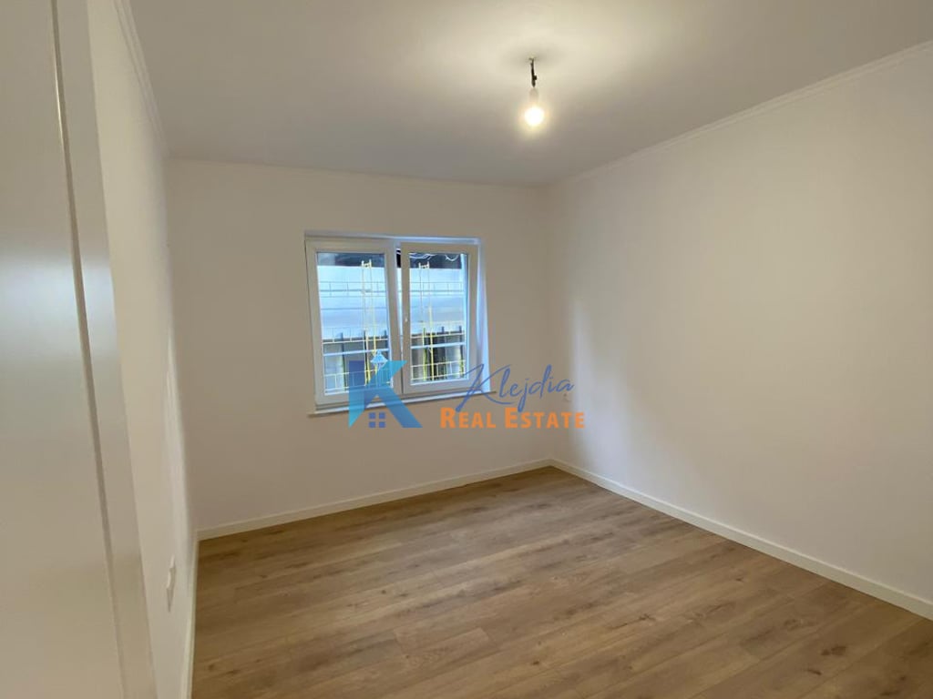 Appartamento 2+1+2 in vendita in Via Durresit