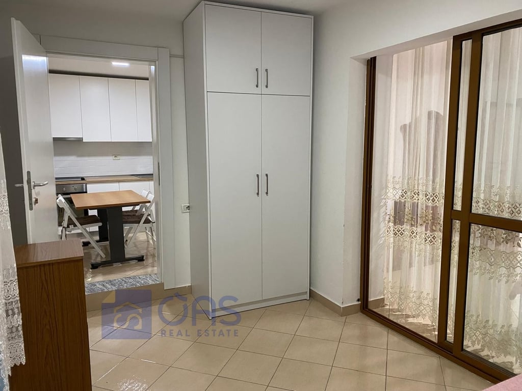 A 1+1 apartment is for rent near Bardhyl Street.