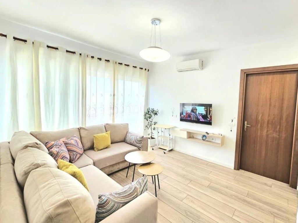 Apartment 1+1 for rent, former Aviation Field, near Dhora Leka school. Price: 550 euros.