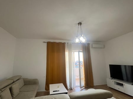 Affittasi appartamento 2+1+1 con balcone