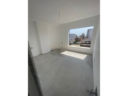 SHITET APARTAMENT 2+1, PRANE TREGUT INDUSTRIAL, DURRES!