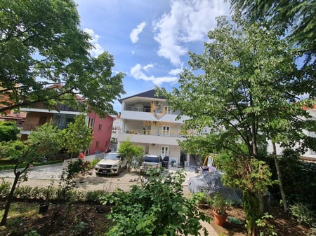2+1 apartment with parking available in Kinostudio.
