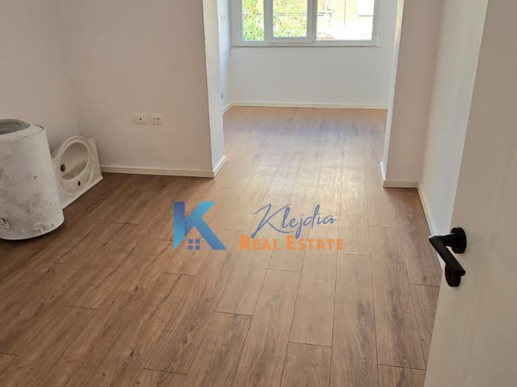 1+1 per SHITJE te 21 Dhjetori, afer Mozaikut te Tiranes