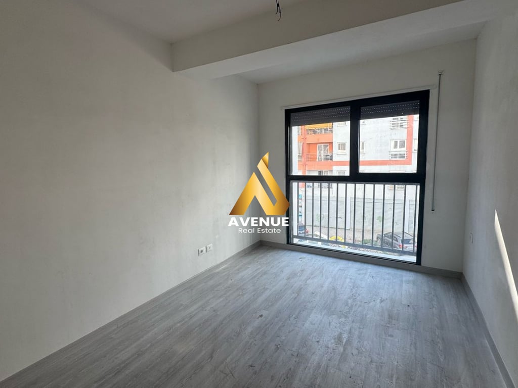 APPARTAMENTO 3+1+2 BAGNI + 2 BALCONI IN VENDITA PRESSO IL BULEVARDI I RI, STAZIONE DEL TRENO, TIRANA