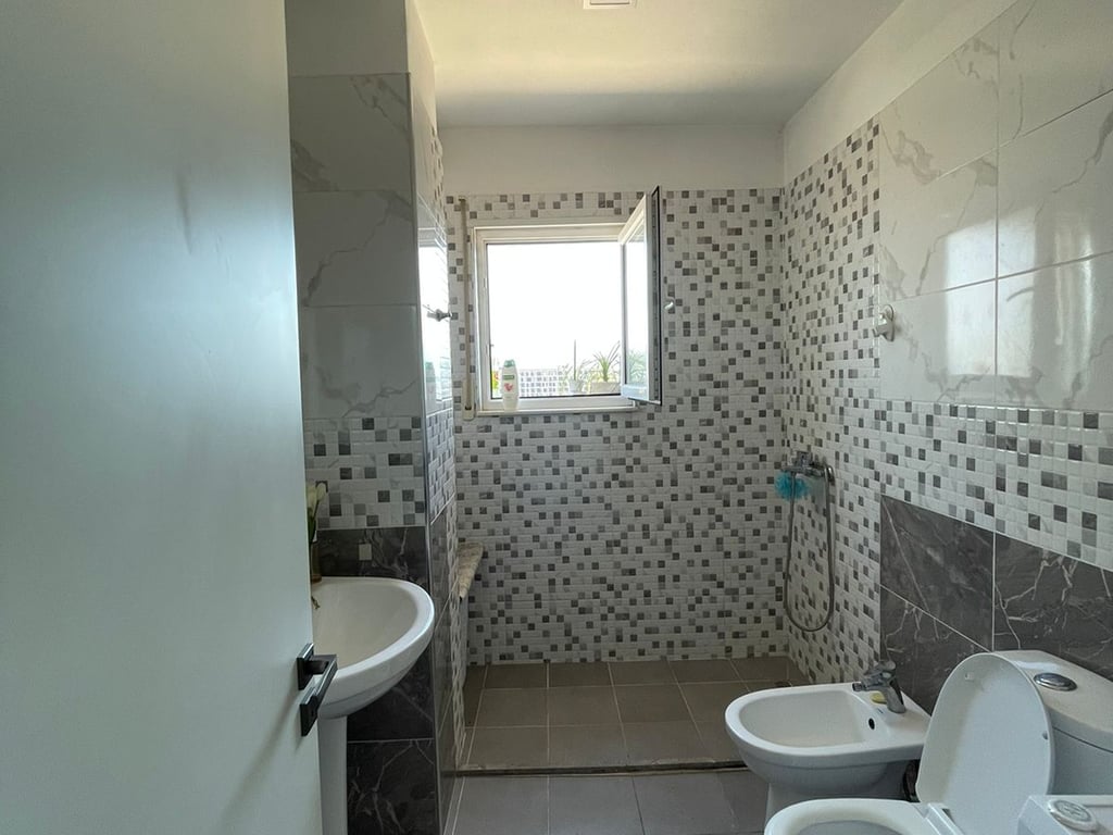 SHITET APARTAMENT  2+1+ VERANDE, ISH DOGANA, TIRANE