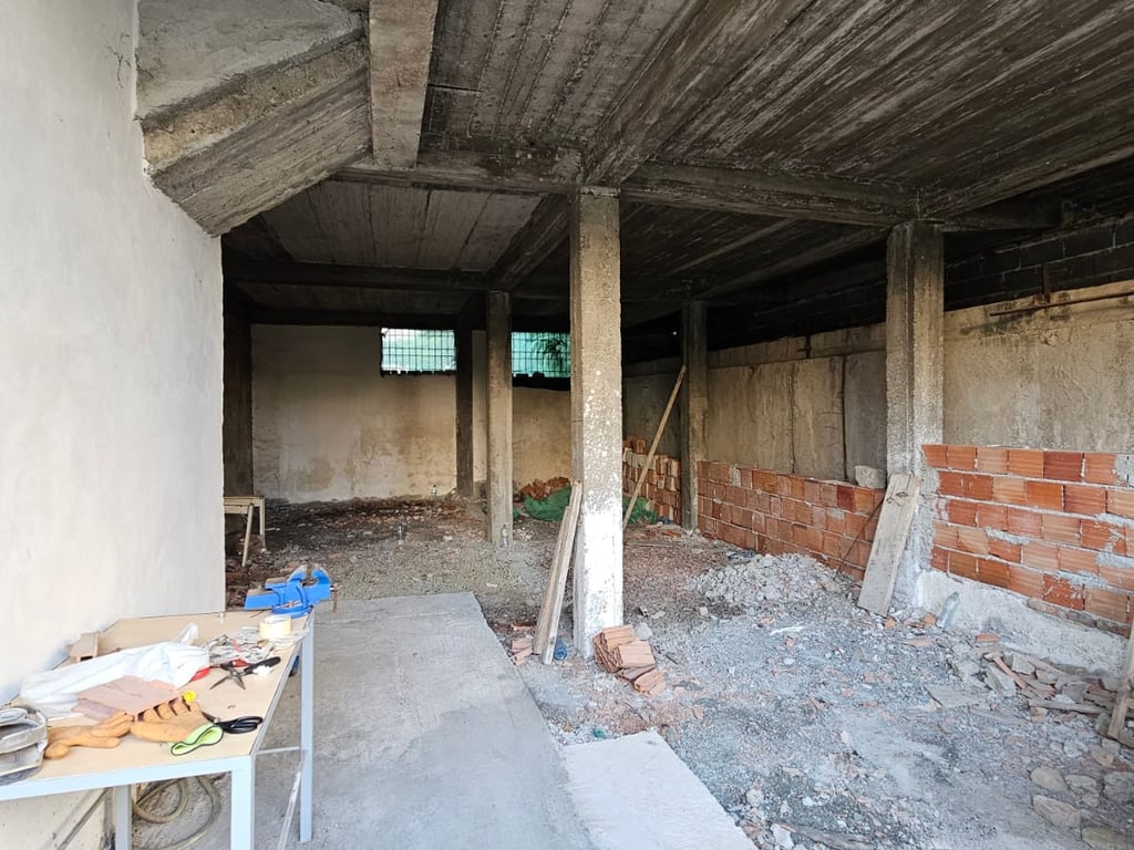 Edificio di 3 Piani in Vendita Vicino allo Stadio