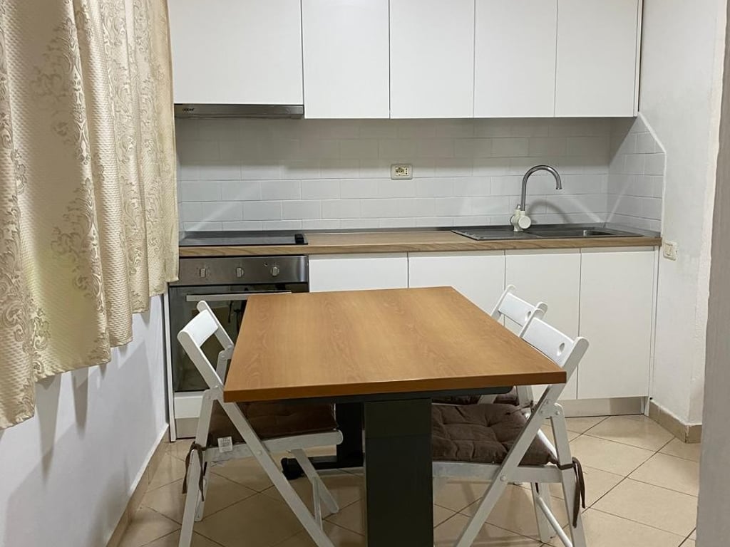 A 1+1 apartment is for rent near Bardhyl Street.