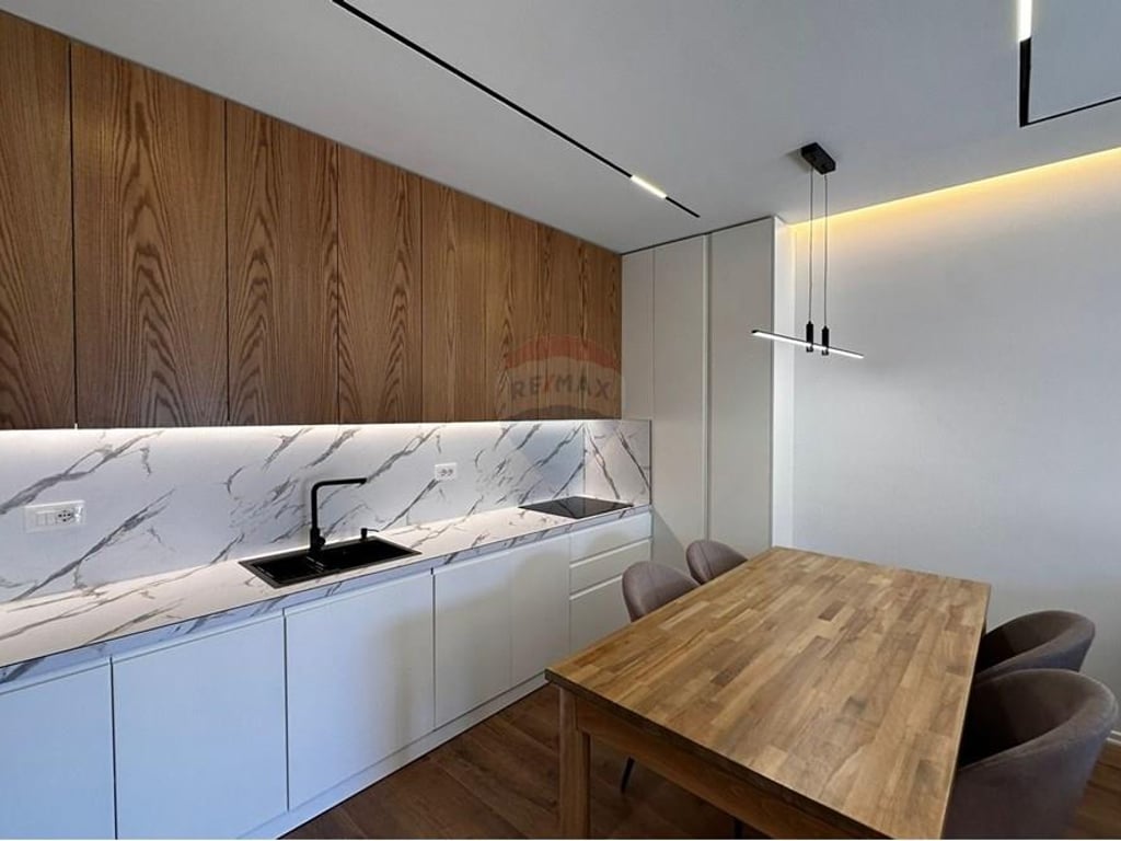 Apartament 2+1+2 me qira tek Kopshti Botanik! 1300€