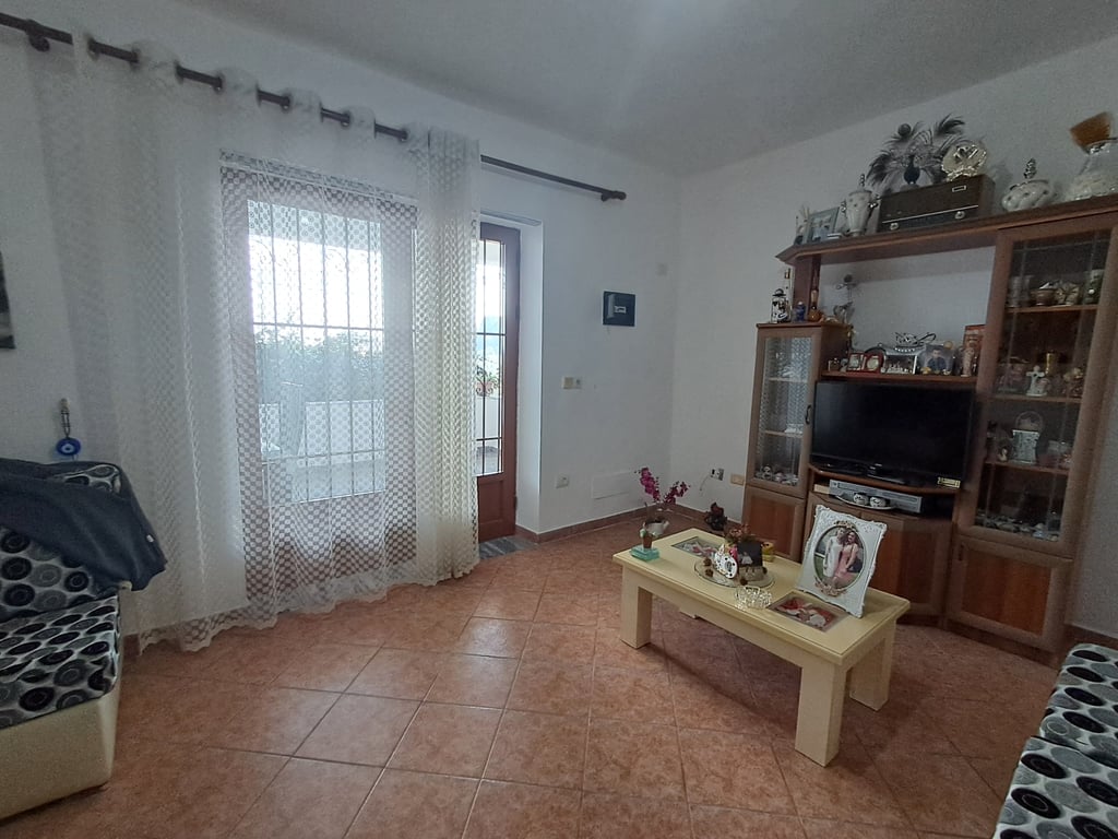 Shitet apartament 3+1 + garazh te Kodra e Vilës!