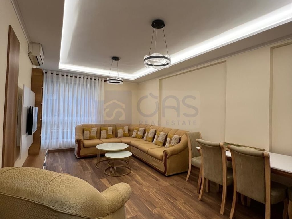 Apartment 1+1 for rent at Pazari i Ri 600 euros.