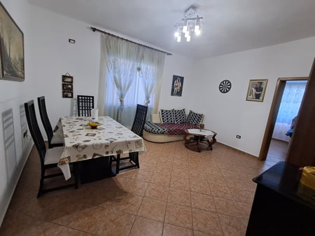 Shitet apartament 3+1 + garazh te Kodra e Vilës!