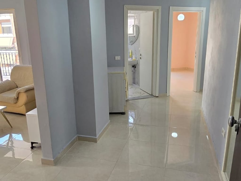 2+1 in VENDITA in Via Haxhi Hysen Dalliu, vicino alla Procura.