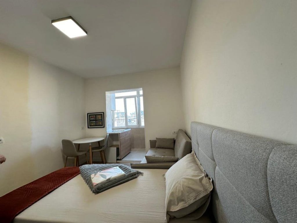 STUDIO APARTMENT FOR RENT 400 EURO NEAR THE ELECTRIC MARKET