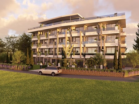 VENDESI HOTEL A 4 PIANI COMPLETAMENTE FINITO A POTAM, HIMARE 3.200.000 EURO