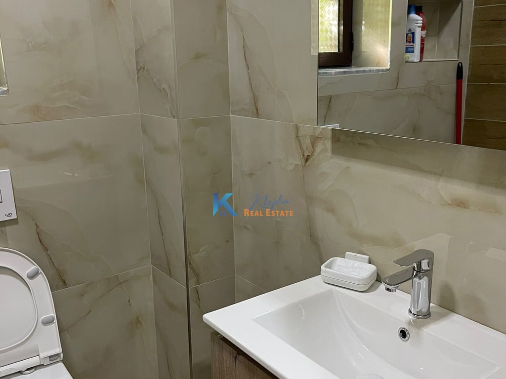 Apartament 1+1 per qira te Rruga Ferit Xhajko, prane Ish Restorant Durresi