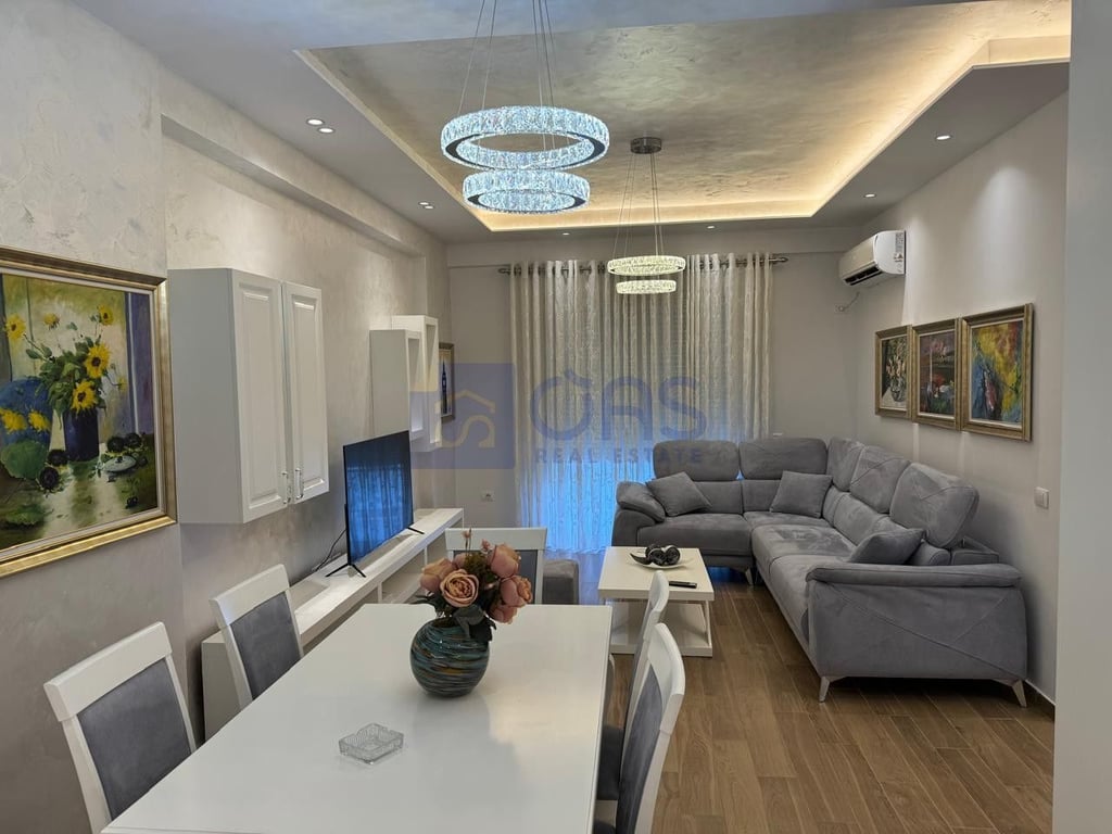 A 2+1 apartment is for rent on Kavaja Street for 600 euros.