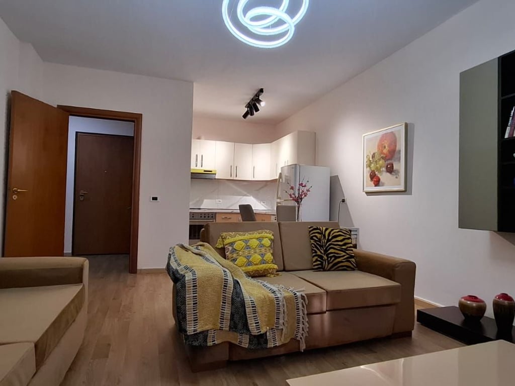 Jepet me qira apartament 1+1  Kopshti botanik,  pranë CONAD  