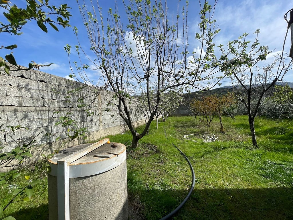 Vende in vendita a Bërzhitë vicino al "PalmaNova" Resort.