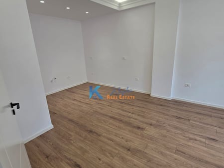 2+1 in VENDITA in Via Kavajes, centro Condor