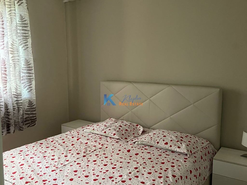 Apartament 1+1 per qira te Rruga Ferit Xhajko, prane Ish Restorant Durresi
