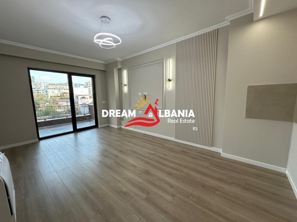 Ambjent Biznesi/Zyre me Qera ne Myslym Shyr, prane Shkolles Arben Broci ne Tirane (ID 42611296)