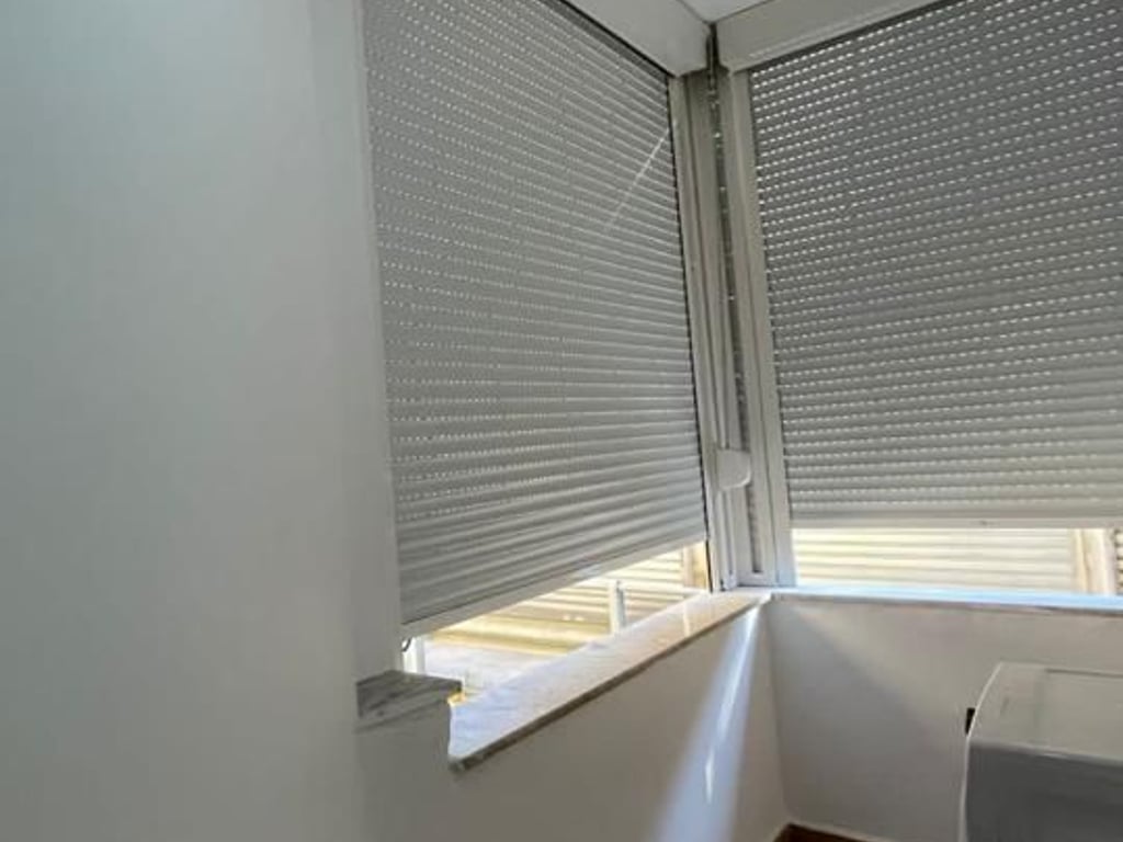 An apartment 1+1 is for rent, near the Municipality Overpass (Kodra e Diellit) next to Aldi market for 450,000 lek.