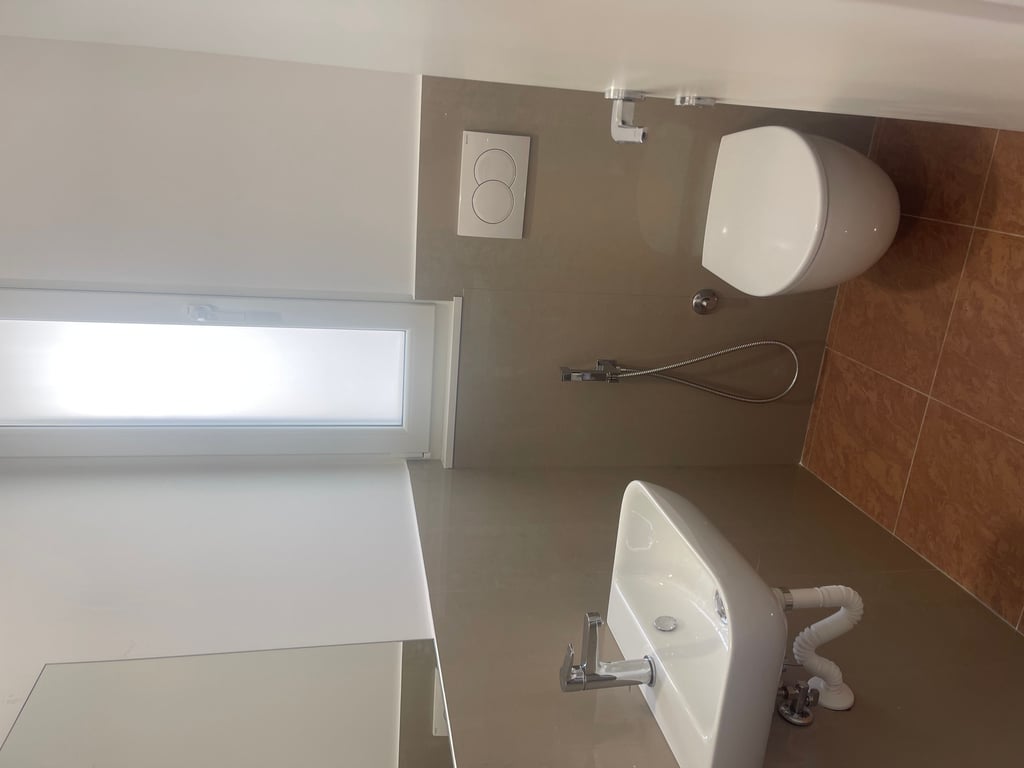 Zyre me qira tek Pazari i Ri prane Qendres Linkoln!