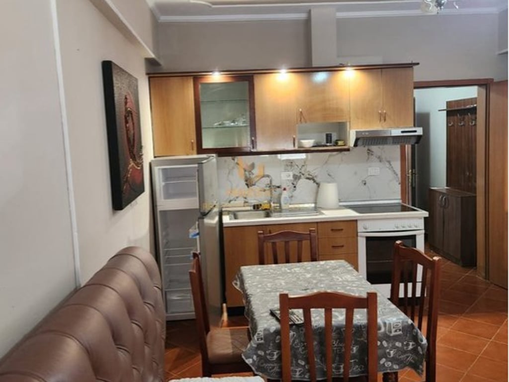 Jepet me qera garsoniere prane Sheshit Willson