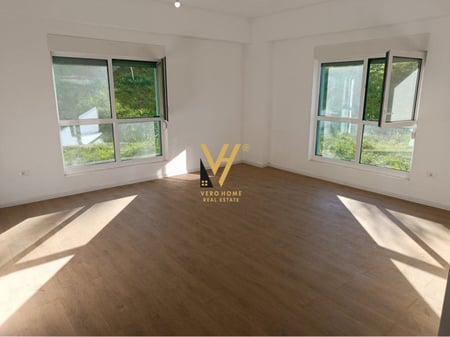 JEPET ZYRE 47M2 ME QERA TE KOMPLEKSI MANGALEM 300 EURO