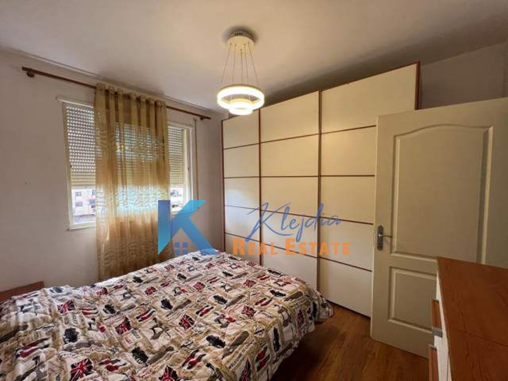 Apartament 1+1 per qira afer Shkolles se Kuqe