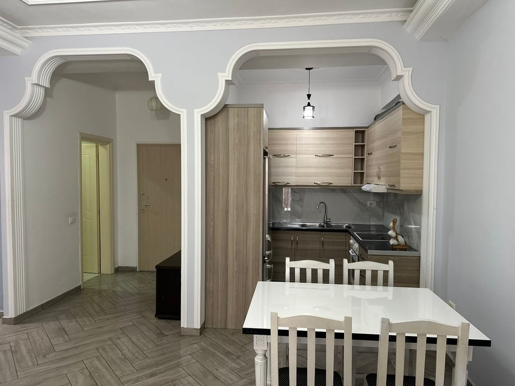 1+1 ad Astir, compreso l'acqua, 500 euro