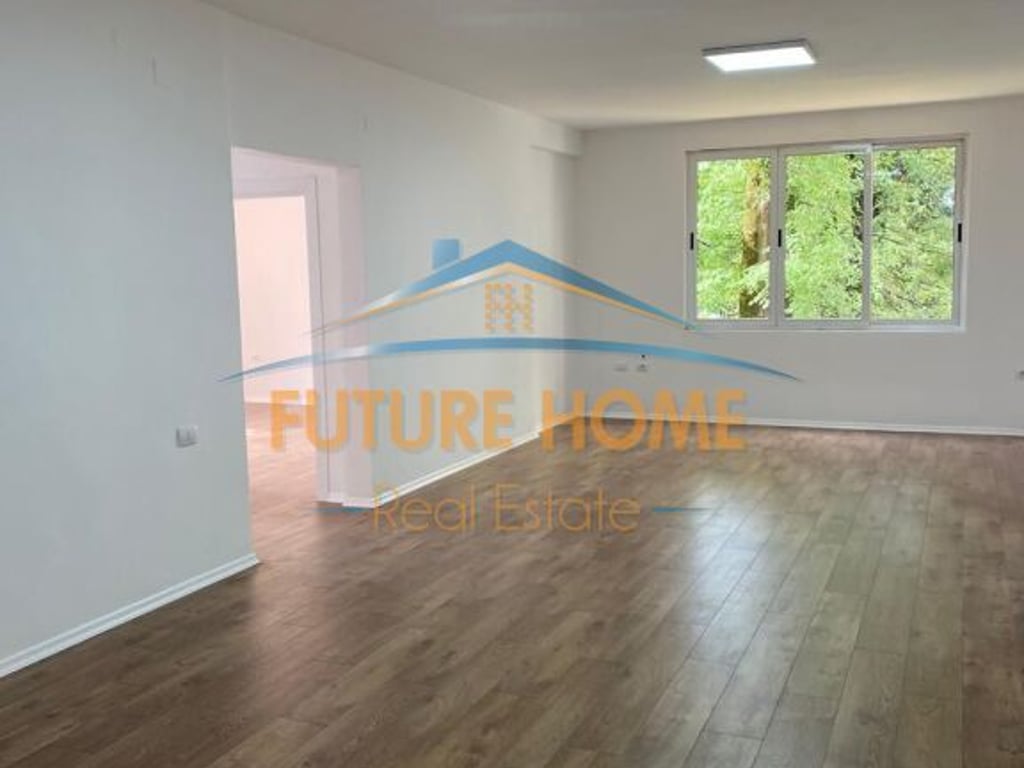 Affitto, Ambiente per Uffici, Via di Elbasan.