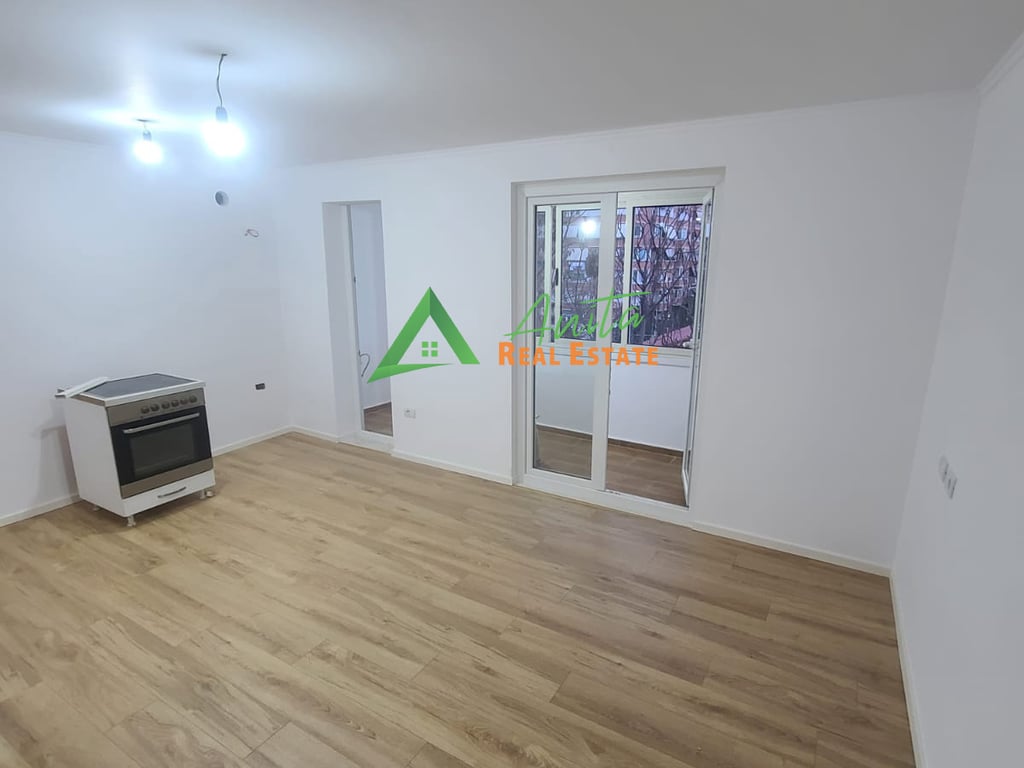 Rruga 4 Deshmoret ofrojme per shitje apartament 1+1