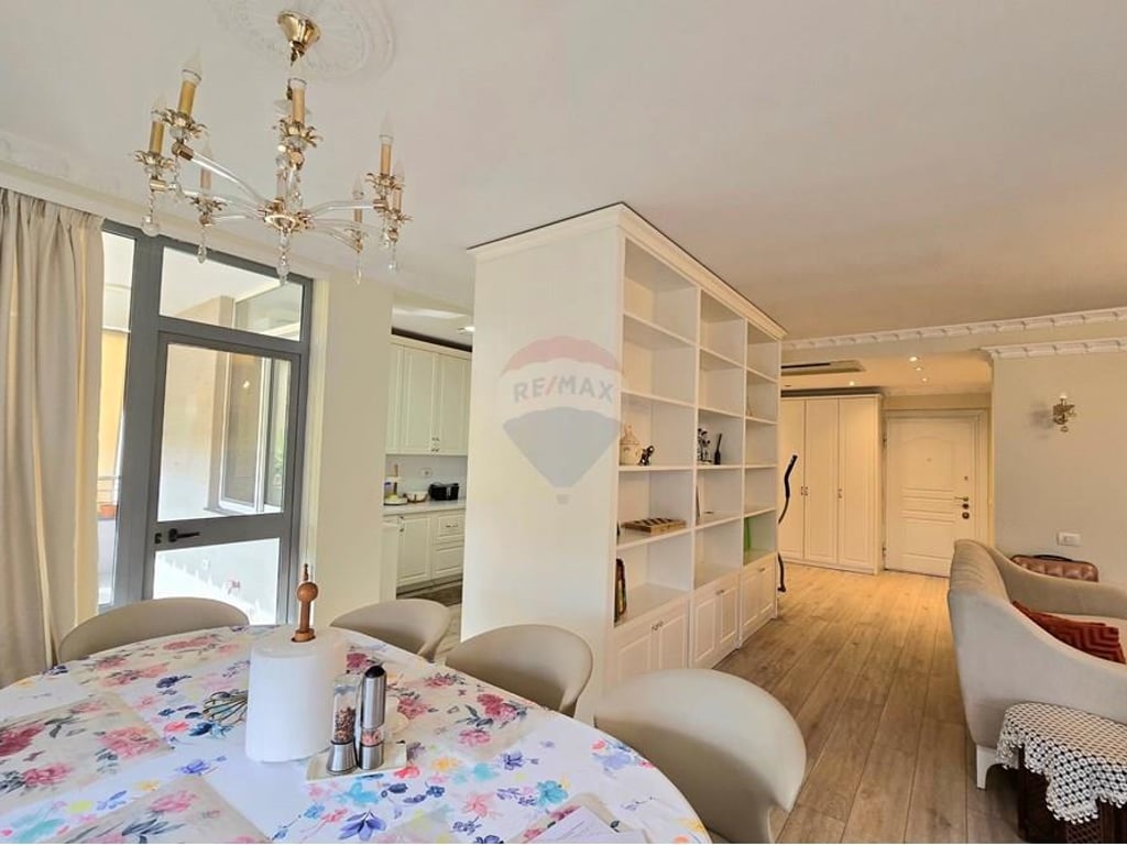 Appartamento 4+1+3 in Affitto nel Centro di Tirana