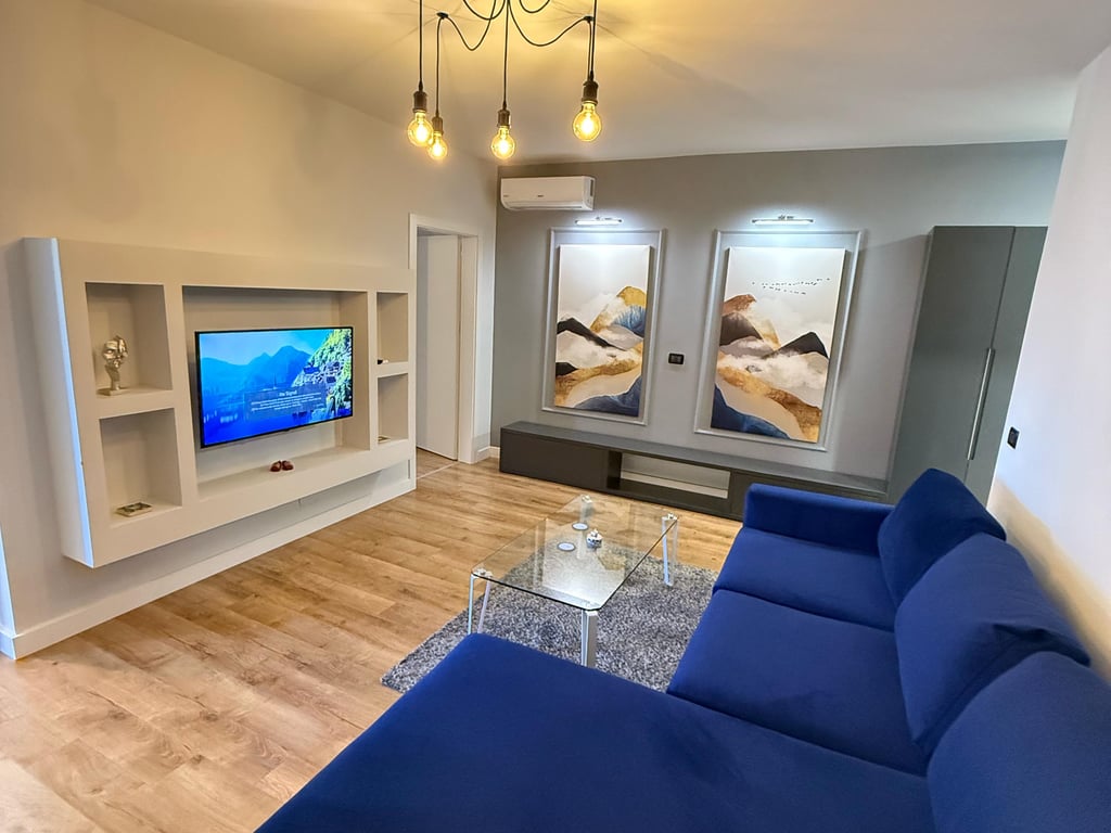 Affittasi appartamento lussuoso 1+1 presso la Comune di Parigi.