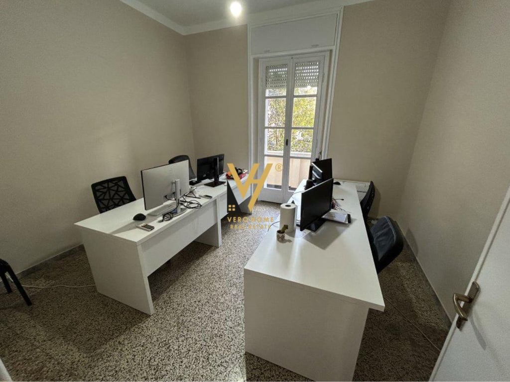 JEPET ZYRE 127 M2 ME QERA TE STADIUMI DINAMO 1.000 EURO