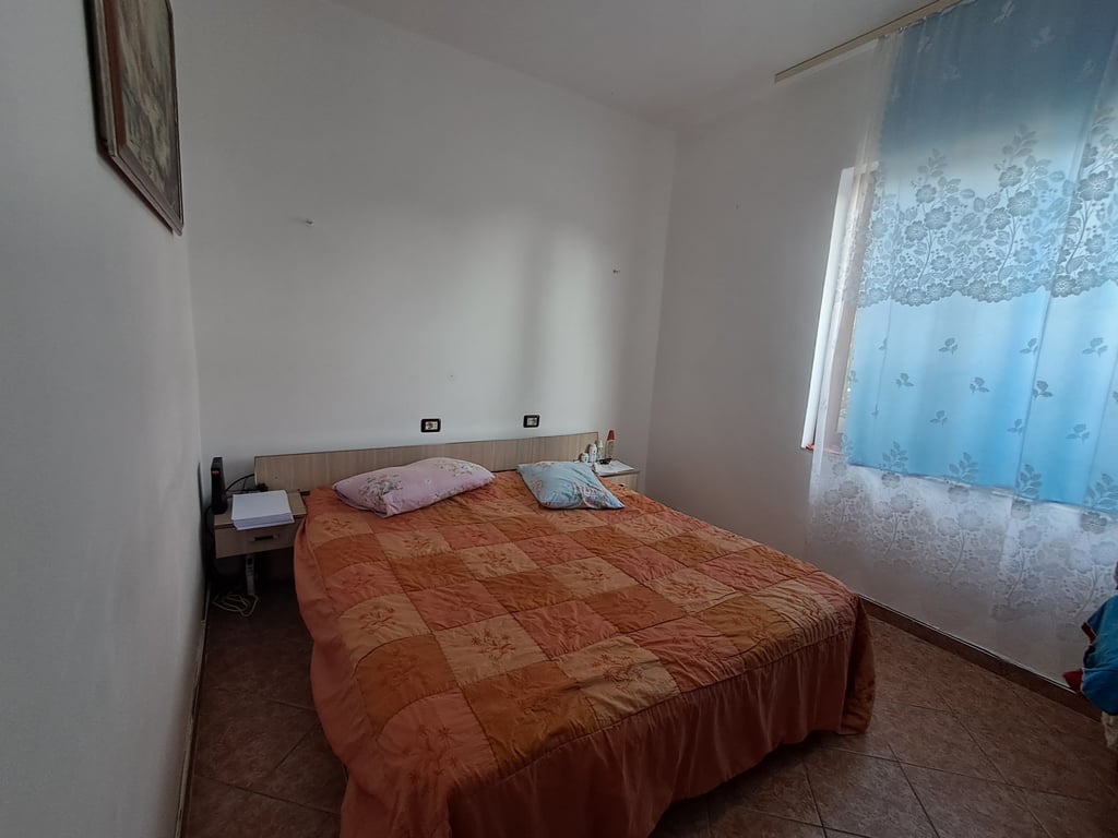 Shitet apartament 3+1 + garazh te Kodra e Vilës!