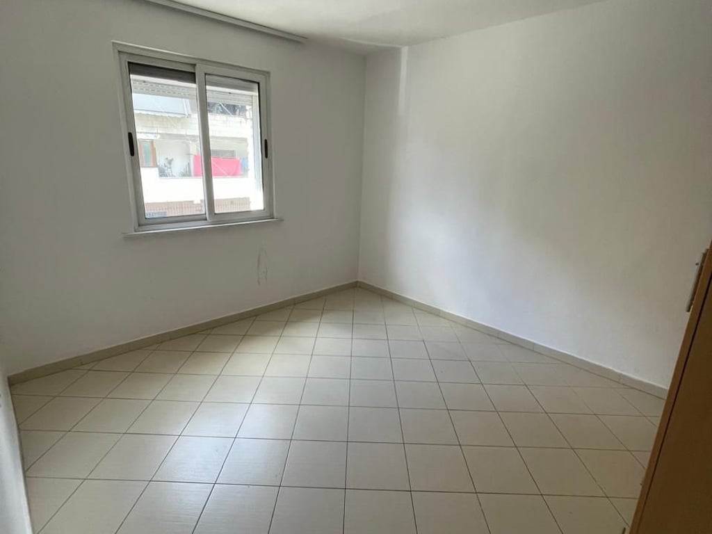 Shitet Apartamenti 1+1 ,Rruga e Dibres prane spitalit amerikan 2, prane credins bank Cmimi: 95.000 euro