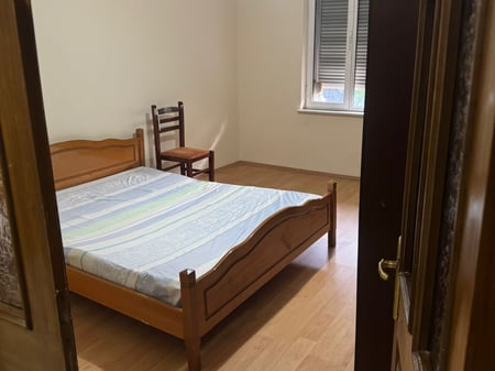 A 1+1 apartment is for rent near Cafe Flora.