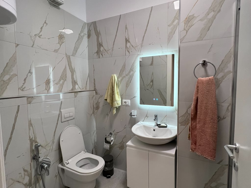 Porcelain is for rent 2+1+2.