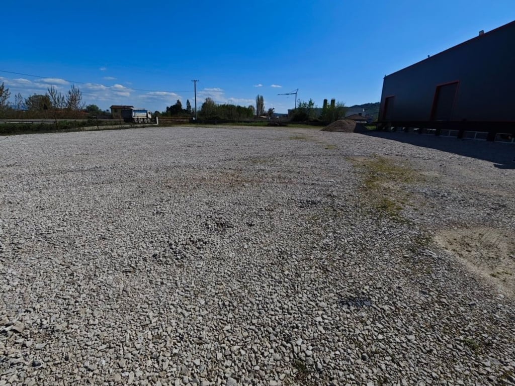 For sale Kapanon. First line of the main road. Vorë Rinas