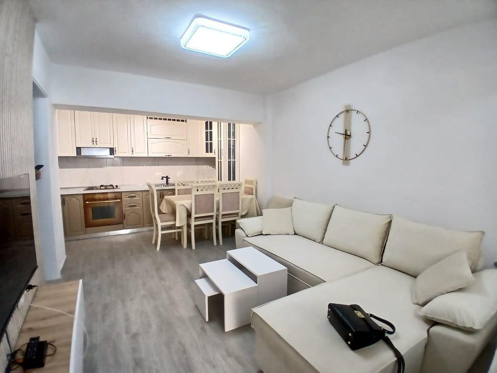 Appartamento 2+1 in Affitto, Via Durresit Prezzo: 600 euro